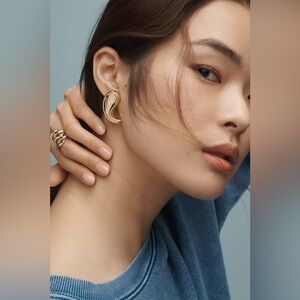 NWT Size OS - Anthropologie The Petra Drop 14k gold-plated Earrings (NWT US$ 38)